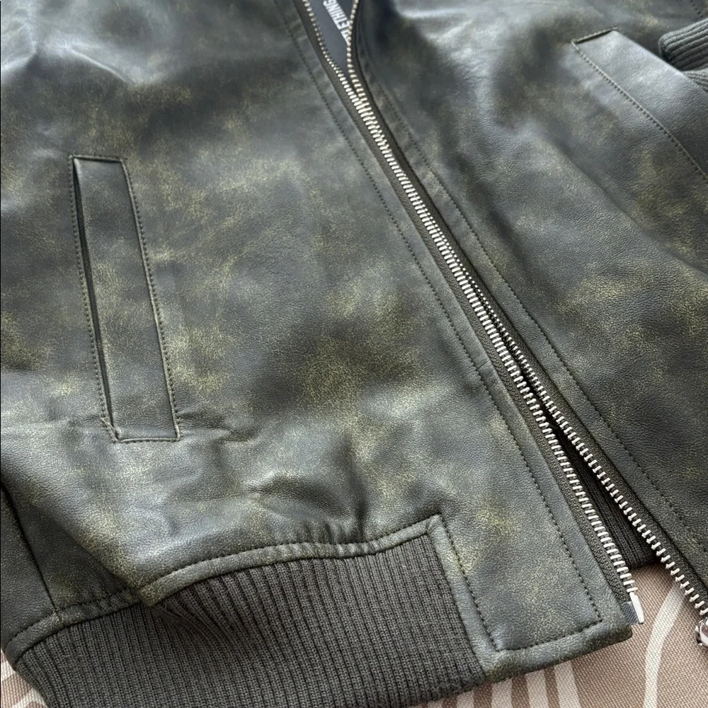 PRETTY LITTLE THING faux leather bomber jacket - Picture 4 of 9